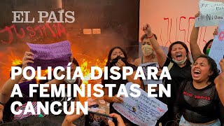 La policía de Cancún disuelve a tiros una manifestación feminista [upl. by Uahc]