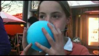 Silke Hoe blaas je een ballon op [upl. by Leahplar]