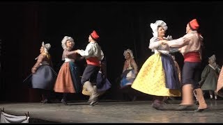 Provence folk dance La Poulido de Gèmo Gemenos France [upl. by Munshi]