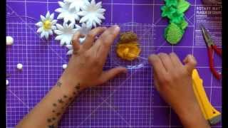 COMO HACER FLORES CON GOMA EVA MARGARITAS GIRASOLES Y CRISANTEMOS [upl. by Jamaal260]