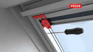 VELUX Einbauvideo VerdunkelungsRollo [upl. by Ahsenod]