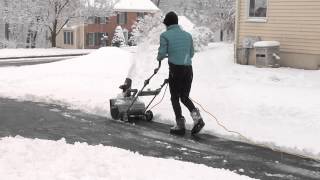 Souffleuse électrique Earthwise Snow Thrower [upl. by Vidal172]