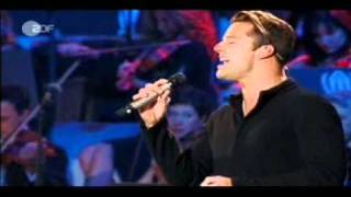 Pavarotti amp Friends 2003  Luciano amp Ricky Martin  La Mia Canzone al Vento [upl. by Einnus986]