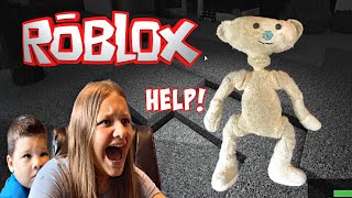 SCARY ROBLOX GAME 🐻 BEAR CHASED USHELP ESCAPE THE BEAR [upl. by Keyte]