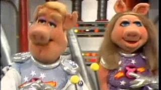 The Muppet Show Compilations  Episode 40 Pigs in Space Part 1 [upl. by Jacquenette]