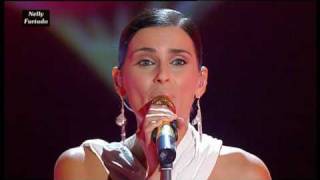 Nelly Furtado  Manos Al Aire live 2009 HQ 0815007 [upl. by Khichabia]