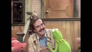 Muppet Show John Cleese w Kermit [upl. by Janetta]