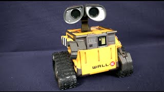 Interaction WallE from Thinkway Toys [upl. by Heriberto]