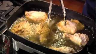 How to cook delicious easy traditional Southern fried chicken [upl. by Eibreh]